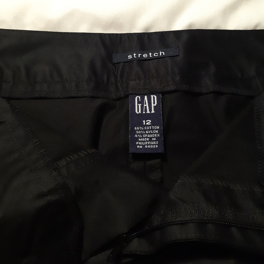 Black Aline skirt by Gap size 12